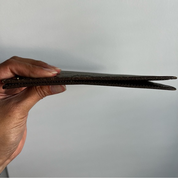 Authentic Gucci bifold long wallet - Picture 7 of 10